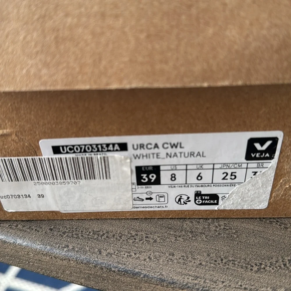 VEJA sneakers BNIB - Picture 9 of 9